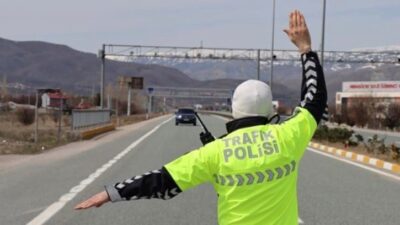 Denizli’nin Buldan ilçesinde dur ikazına uymadığı, ehliyeti geri alındığı halde