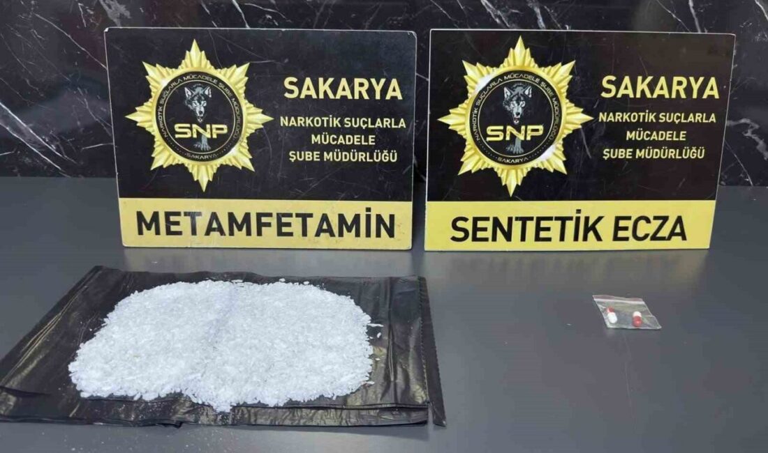 Sakarya’nın Adapazarı ve Erenler ilçelerinde polis ekiplerince yapılan uyuşturucu operasyonunda