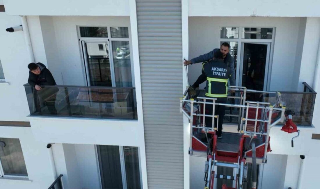 Aksaray’da 6 katlı binanın 1’inci katında prizde unutulan şarj cihazının