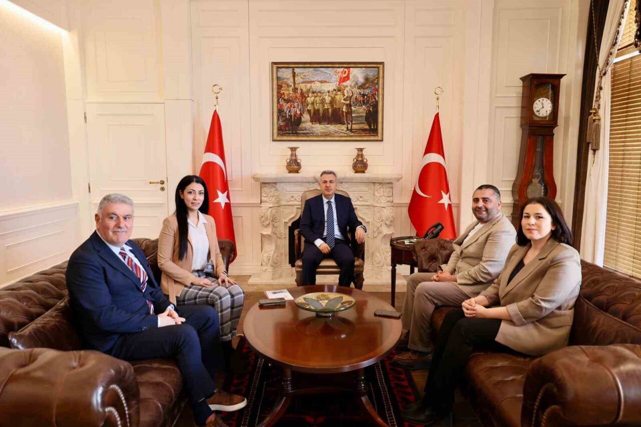 İzmir merkezli köklü eğitim markalarından Radikal Eğitim Kurumları yöneticileri, İzmir