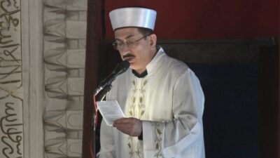 Ramazan ayının son cumasında vatandaşlar, Hacı Bayram Veli Camii’nde bir