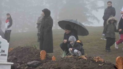 Sakarya’da Ramazan Bayramı öncesi mezarlıklarda ziyaretçi yoğunluğu yaşanmaya başladı. Bayram