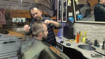 Afyonkarahisar’da bayram tıraşını son güne bırakan birçok vatandaş, Ramazan Bayramı’nı