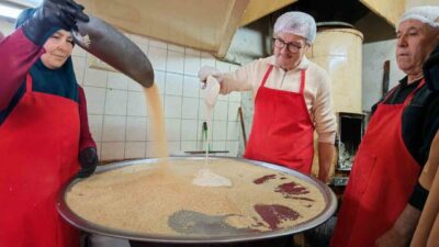 Manisa’nın Demirci ilçesinde Ramazan ayının simgesi haline gelen ve halk