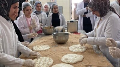 Atatürk Üniversitesi Teknik Bilimler Meslek Yüksekokulu Gıda İşleme Bölümü öğrencileri,