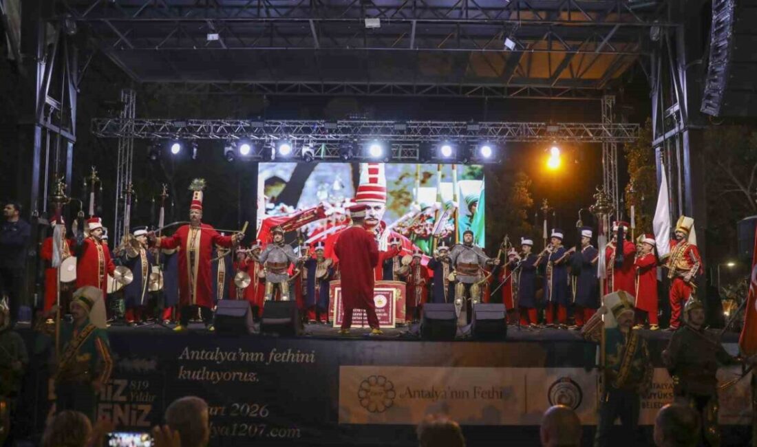 Antalya Büyükşehir Belediyesi’nin düzenlediği Geleneksel Ramazan Şenlikleri kapsamında sahne alan