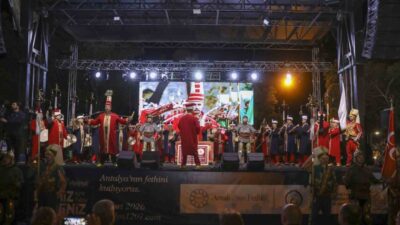 Antalya Büyükşehir Belediyesi’nin düzenlediği Geleneksel Ramazan Şenlikleri kapsamında sahne alan