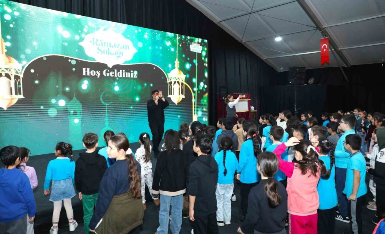 Samsun Büyükşehir Belediyesi tarafından Cumhuriyet Meydanı’nda kurulan Ramazan Sokağı, Ramazan