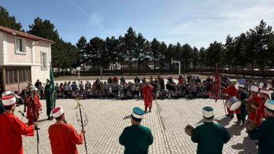 Afyonkarahisar Şuhut Cumhuriyet İlkokulu’nda Ramazan ayı etkinlikleri kapsamında düzenlenen programda