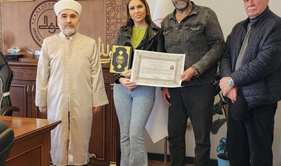 Eskişehir İl Müftülüğü’nde düzenlenen ihtida merasiminde Rusya vatandaşı Alena Knaub,