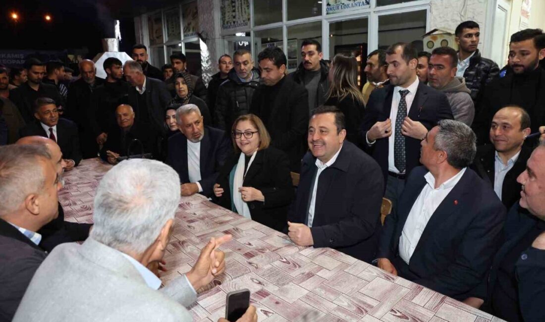 Gaziantep Büyükşehir Belediye Başkanı Fatma Şahin, Karkamış’taki iftar programında vatandaşlarla