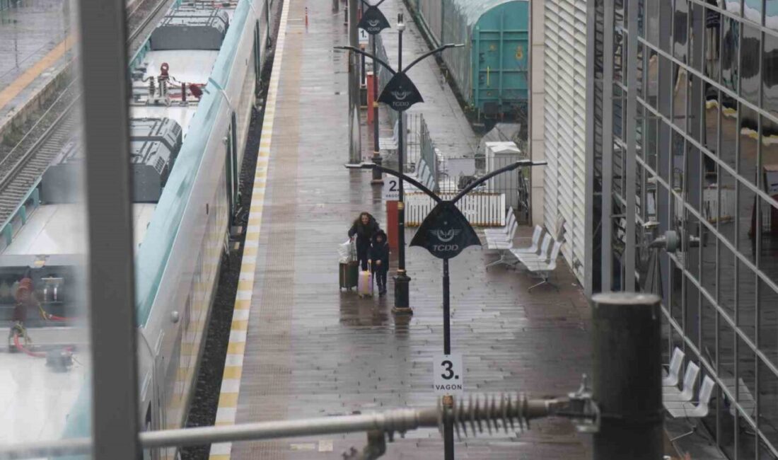 Sakarya’da Ramazan Bayramı tatili dolayısıyla otobüs terminali ve YHT istasyonunda