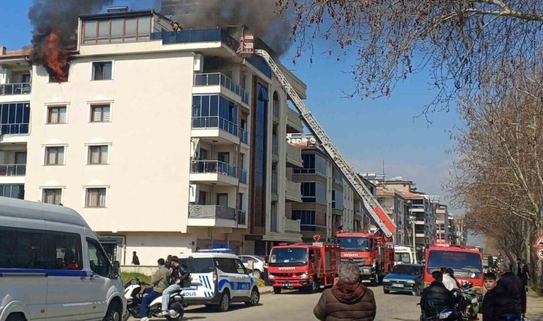 Manisa’nın Salihli ilçesinde 4 katlı bir binanın son katında çıkan