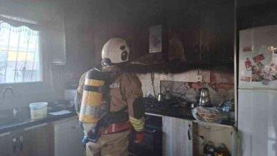 Hatay’da evin mutfak kısmında ocakta çıkan yangında evde hasar oluştu.