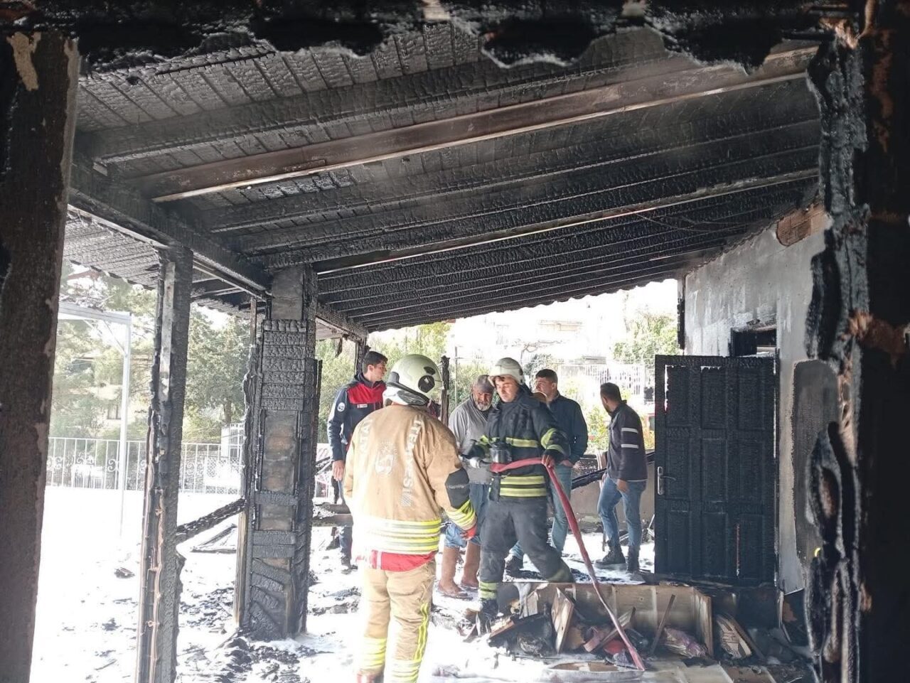 Hatay’ın Samandağ ilçesinde müstakil evde çıkan yangın kısa sürede kontrol
