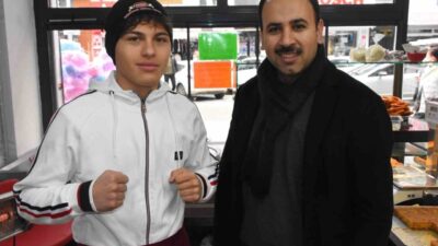 Afyonkarahisar’da baklavacıda çalışan muaytahai sporcusu 17 yaşındaki Ata Kadir Küçükekşi,