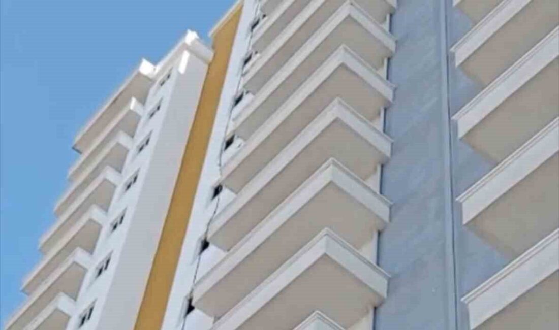 Samsun’un Atakum ilçesinde 20 katlı bir binaya çıkarak intihar girişiminde