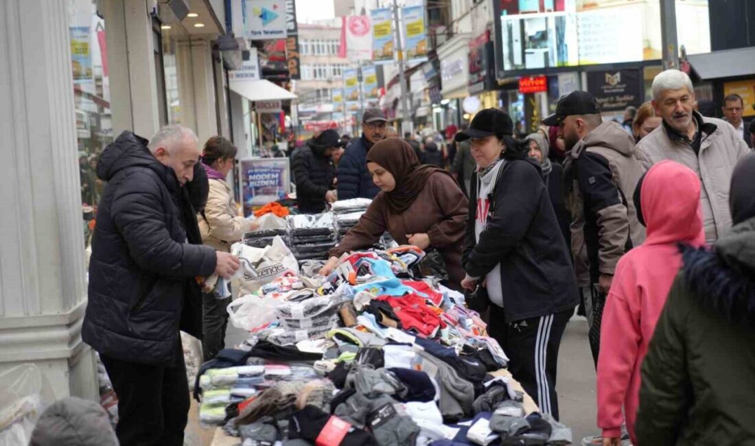 Samsun’da Ramazan Bayramı öncesi yaşanan alışveriş yoğunluğu, esnafın yüzünü güldürdü.