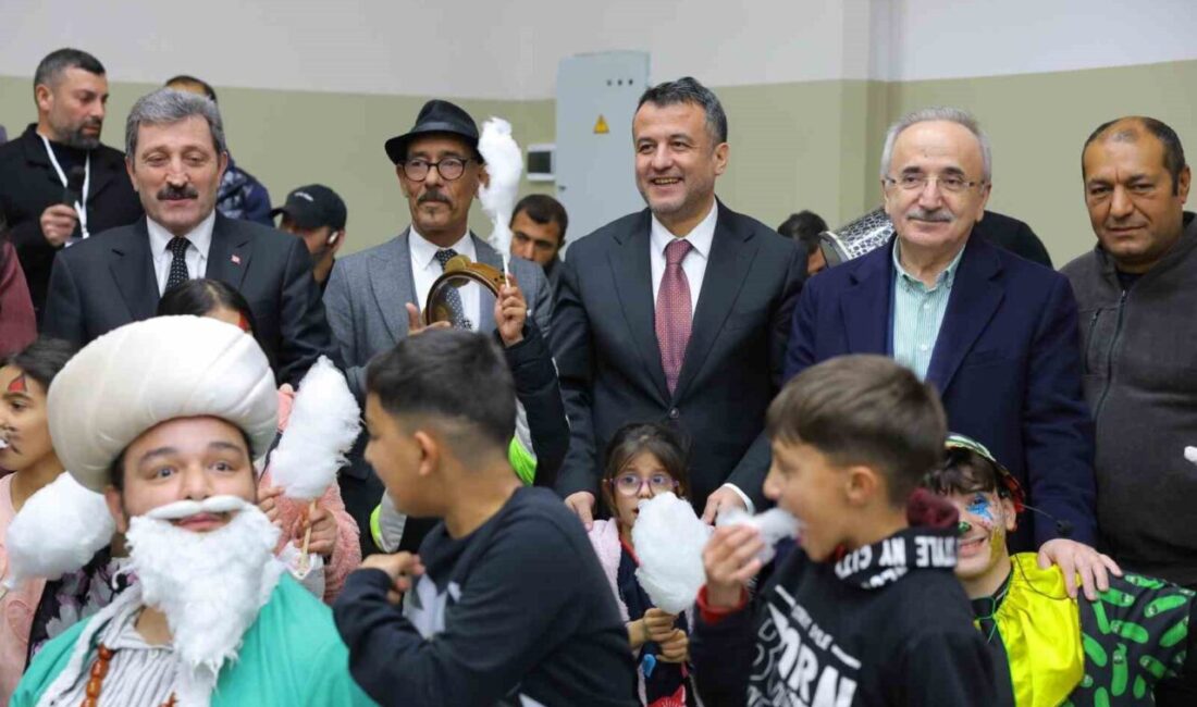 Samsun’da protokol üyeleri, ‘Roman İftar Programı’nda Roman vatandaşlarla bir araya