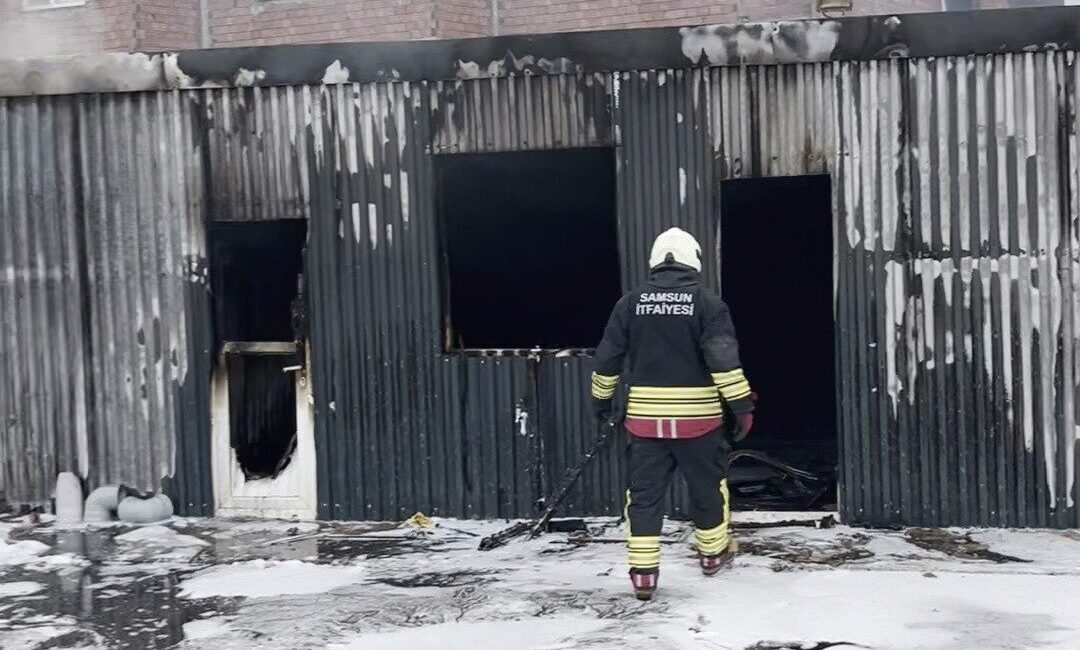 Samsun’un Terme ilçesinde bir şantiyede çıkan yangında konteyner kullanılamaz hale