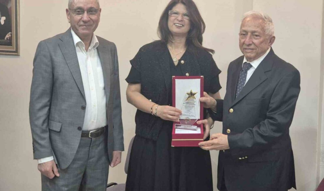 Samsun Tabip Odası tarafından 90 yaşındaki Dr. Hüsamettin Olguner’e Şeyh-ül