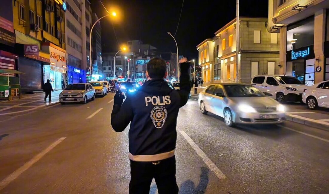 Şanlıurfa’da polis ekiplerince kent genelinde düzenlenen uygulamada 63 aranan şahıs