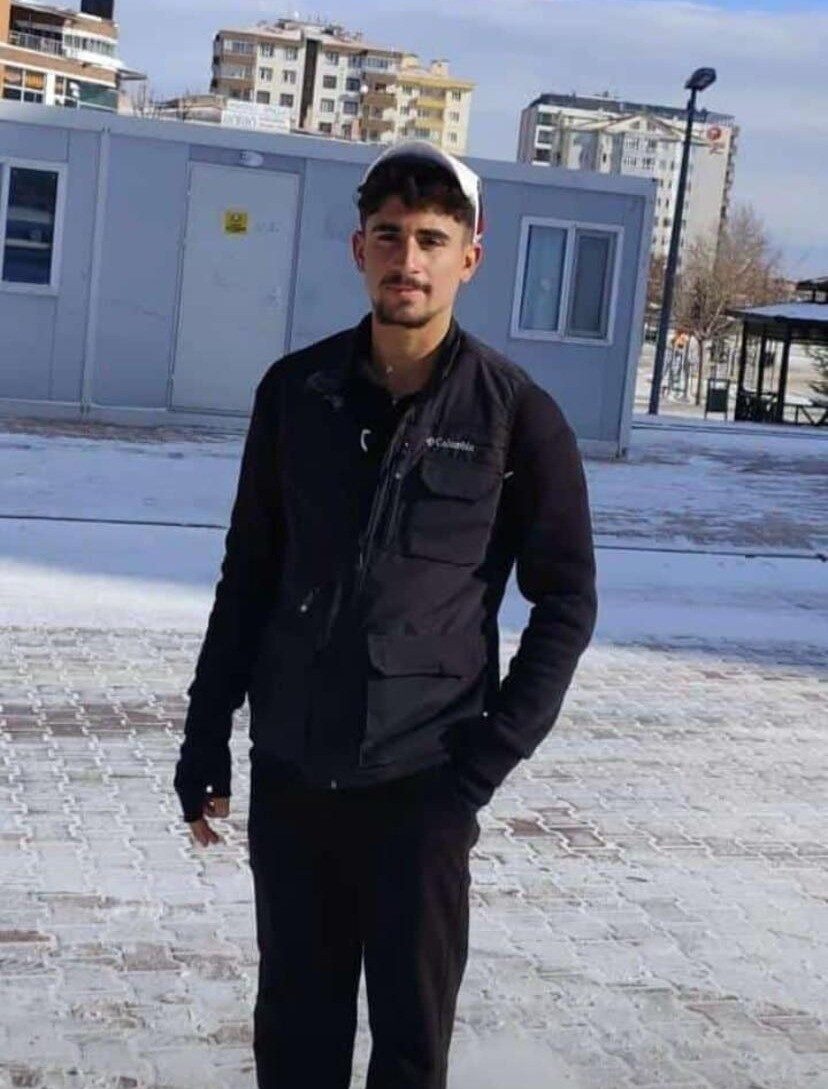 Şanlıurfa’nın Bozova ilçesinde otomobille çarpışan motosikletin sürücüsü hayatını kaybetti. Kaza,