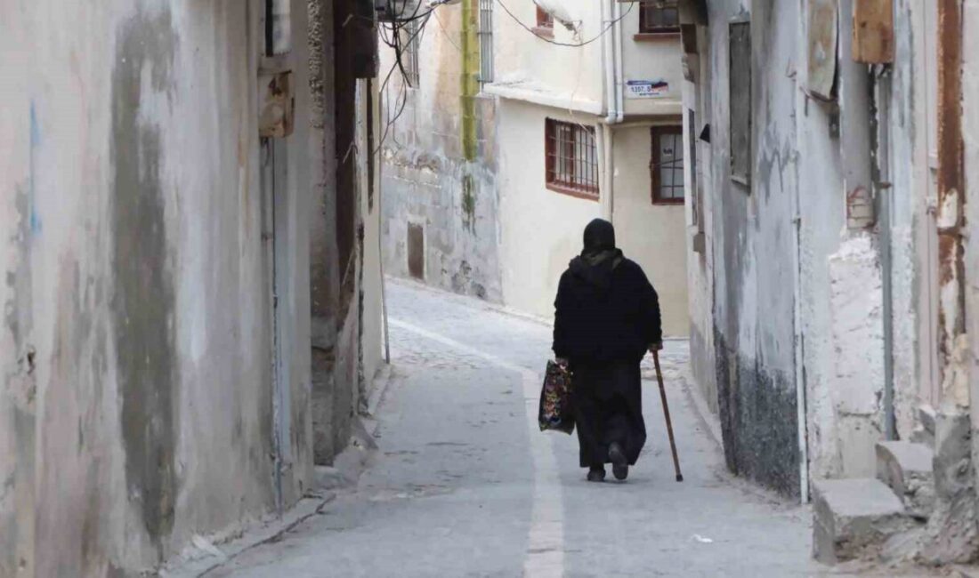 Şanlıurfa’da tarihi ve turistik alanların gece de daha görünür hale