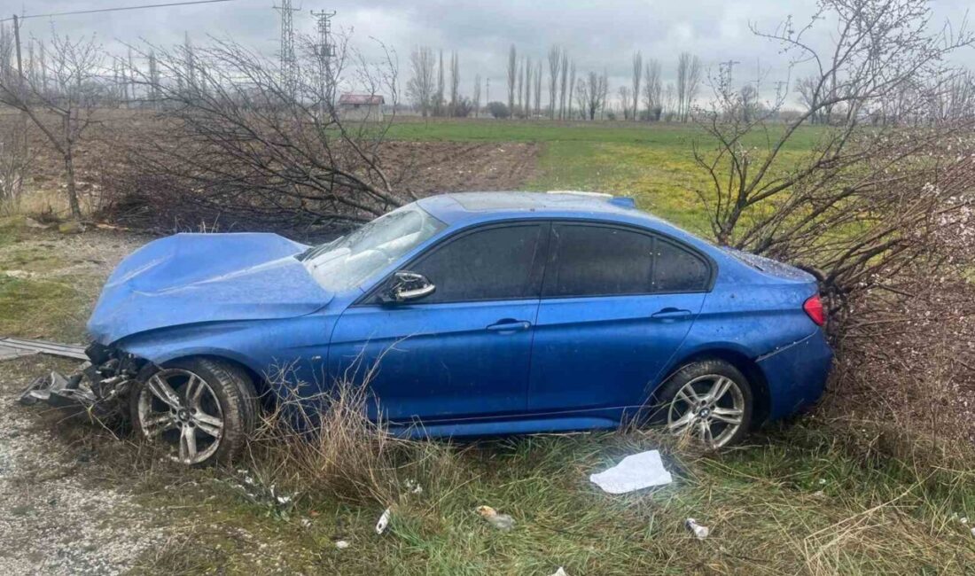 Afyonkarahisar’ın Şuhut ilçesinde meydana gelen trafik kazasında 3 kişi yaralandı.