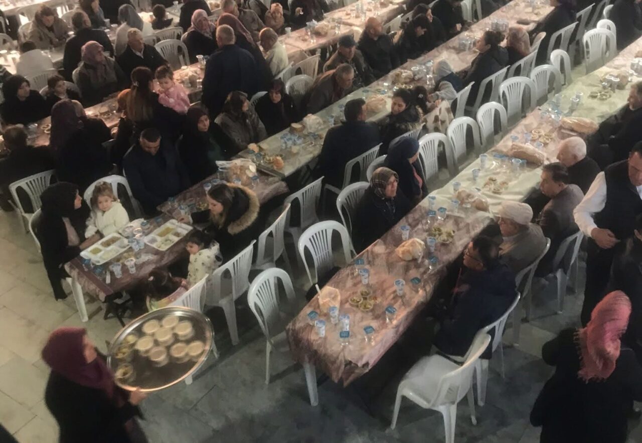 Manisa’nın Sarıgöl ilçesine bağlı Aşağıkoçaklar Mahallesi’nde, her yıl Ramazan ayının