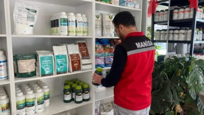 Manisa’nın Sarıgöl ilçesinde Tarım ve Orman Müdürlüğü ekipleri tarafından gübre