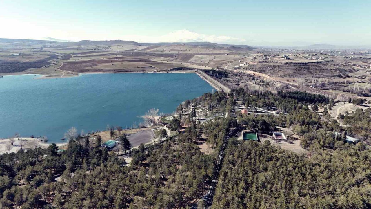 Kayseri Büyükşehir Belediyesi’nin yürüttüğü kapsamlı peyzaj ve altyapı yenileme çalışmaları