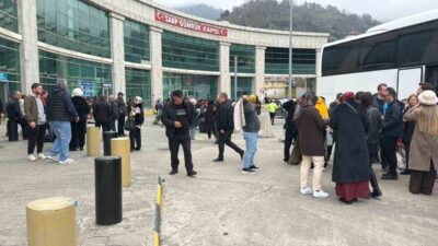 Ramazan Bayramı tatilini yurt dışında geçirmek isteyen vatandaşlar, Sarp Sınır