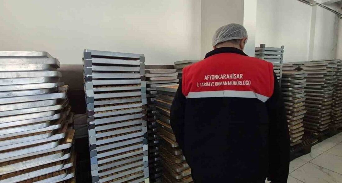 Afyonkarahisar’da yaklaşan Ramazan Bayramı öncesi şekerleme, çikolata, tatlı ve unlu