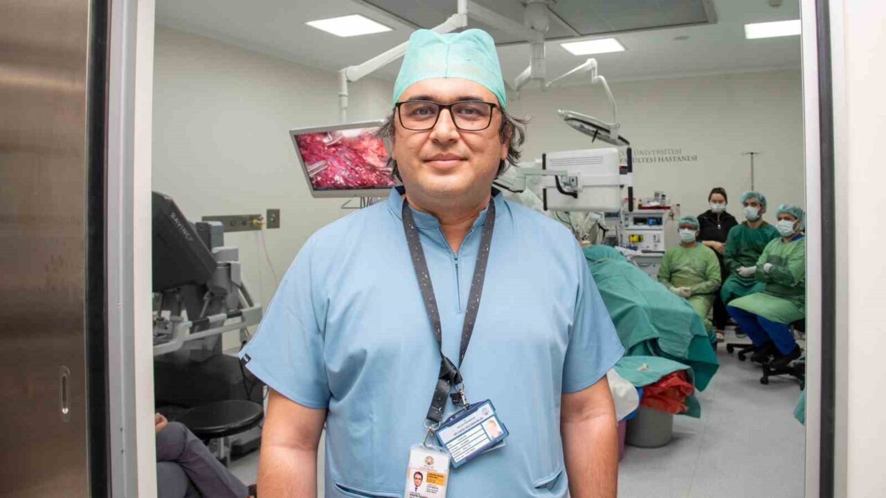 Selçuk Üniversitesi Tıp Fakültesi Hastanesinde robotik cerrahi teknolojisi, göğüs cerrahisi