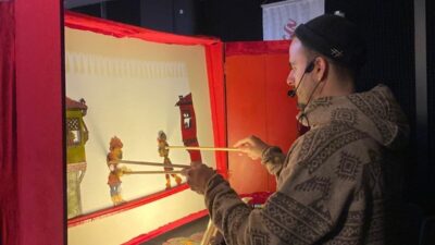 Manisa’nın Selendi ilçesinde yürütülen “Perde Kurduk, Işık Yaktık” projesi kapsamında