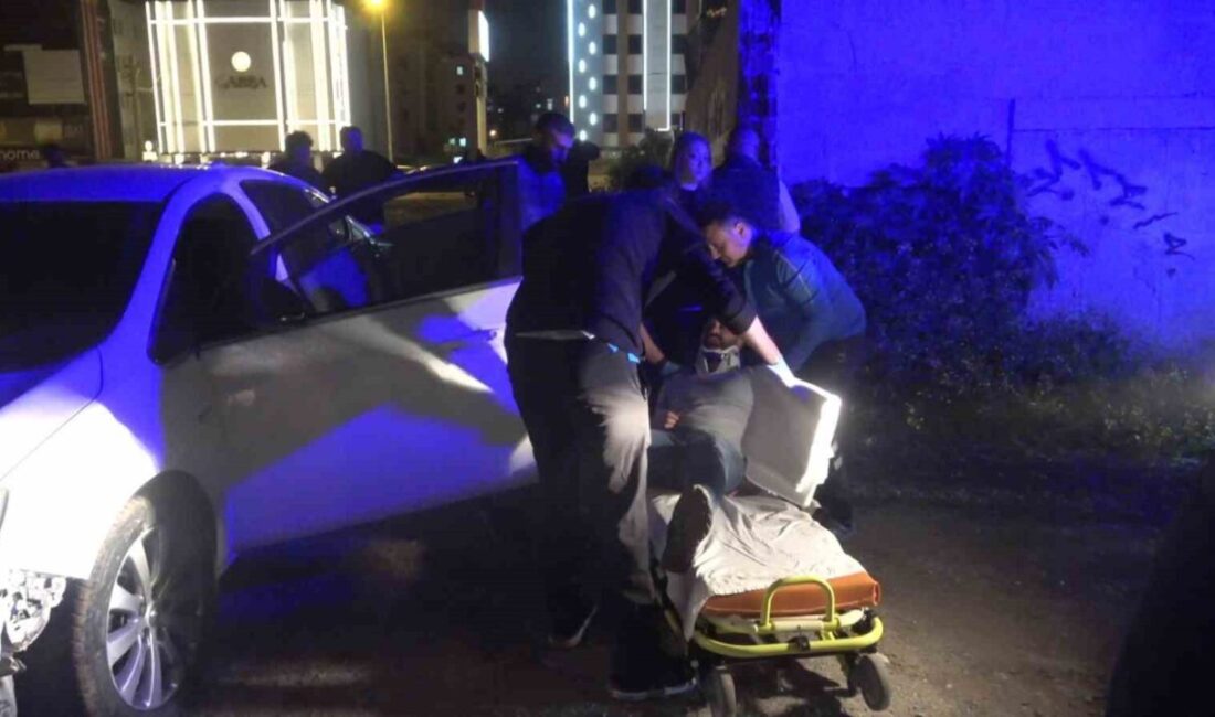 Antalya’da sürücüsünün direksiyon başında geçirdiği kriz nedeniyle kontrolden çıkan otomobil