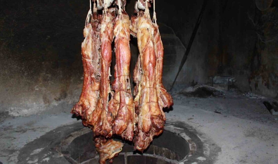 Siirt’te kuyu şeklindeki tandırlarda pişirilen tescilli büryan kebabı, Ramazan ayında