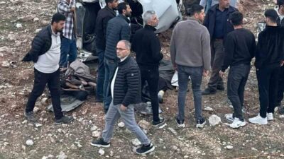 Siirt’in Kurtalan ilçesinde otomobilin yol kenarına devrilmesi sonucu meydana gelen