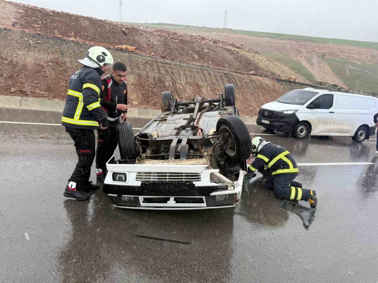 Siirt’te iki otomobilin çarpışması sonucu meydana gelen trafik kazasında 2