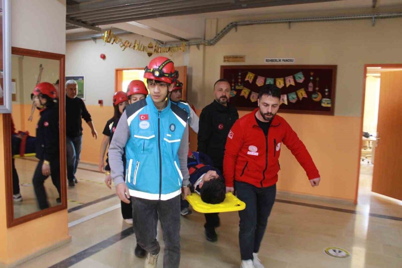 Siirt Şehit Zafer Kılıç Spor Lisesinde AFAD, itfaiye ve UMKE