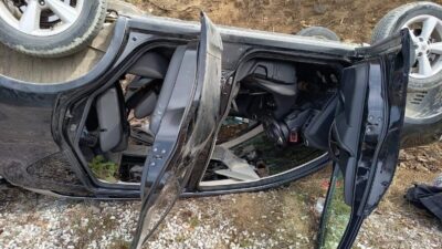 Sinop’un Durağan ilçesinde kontrolden çıkarak takla atan otomobilde bulunan 3