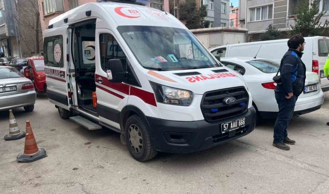 Sinop’ta iki otomobilin çarpışması sonucu meydana gelen kazada 1’i çocuk