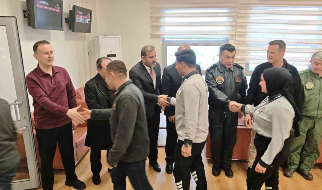 Şırnak Şerafettin Elçi Havalimanında Ramazan Bayramı nedeniyle bayramlaşma töreni düzenlendi.