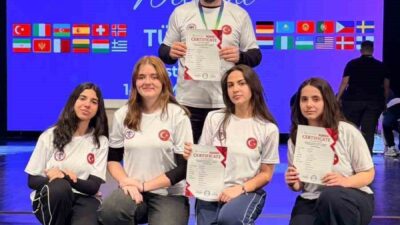 Sivas Selçuk Anadolu Lisesi öğrencileri, İstanbul’da gerçekleştirilen Uluslararası Fibonacci Robot