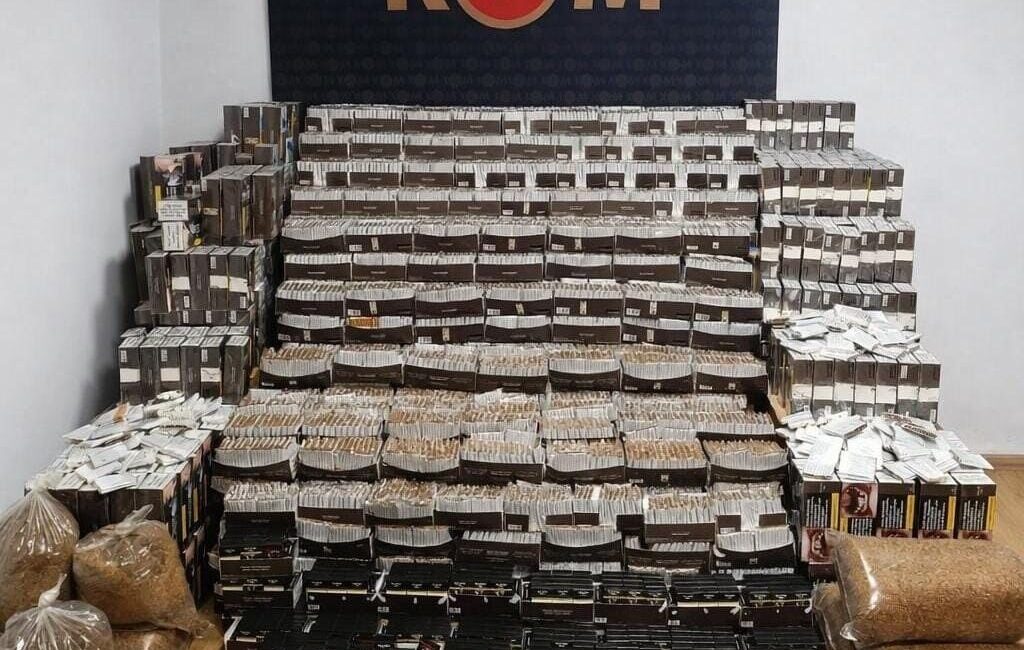 Sivas’ta bir işyerinde yapılan aramalarda on binlerce dolu ve boş