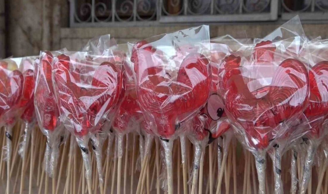 Ramazan ayının başlamasıyla birlikte Sivas’ın geleneksel horoz şekerleri yeniden tezgâhlardaki