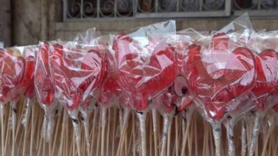 Ramazan ayının başlamasıyla birlikte Sivas’ın geleneksel horoz şekerleri yeniden tezgâhlardaki