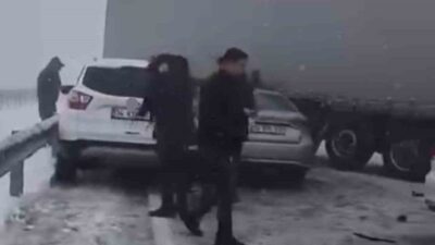 Şanlıurfa’nın Siverek ilçesi ile Diyarbakır arasındaki karayolunda yoğun kar yağışı