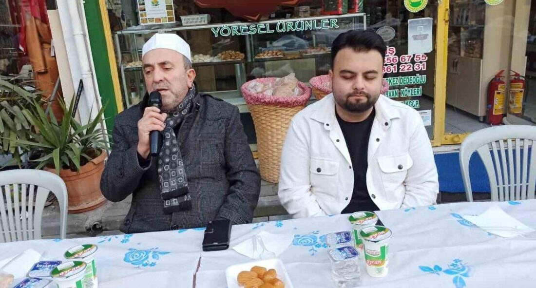 Devrek’te esnaflar arsında düzenlenen sokak iftarında vatandaşlar ve esnaf bir